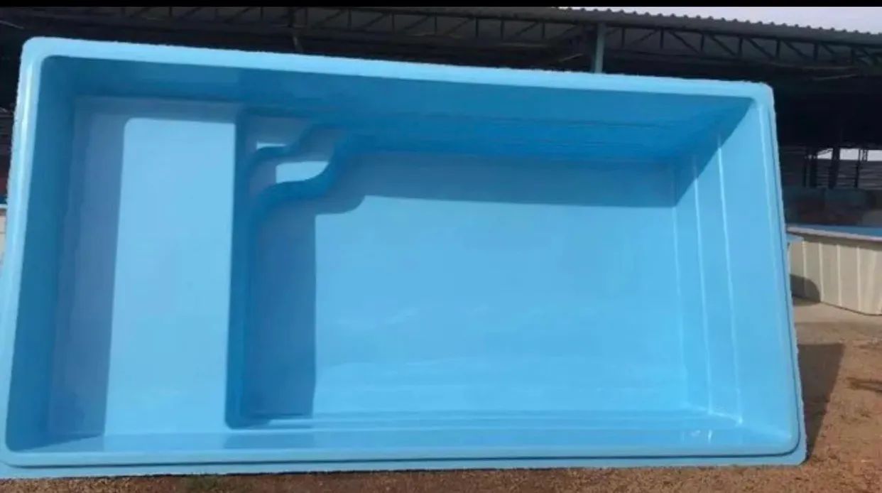 Piscina grande com prainha 
