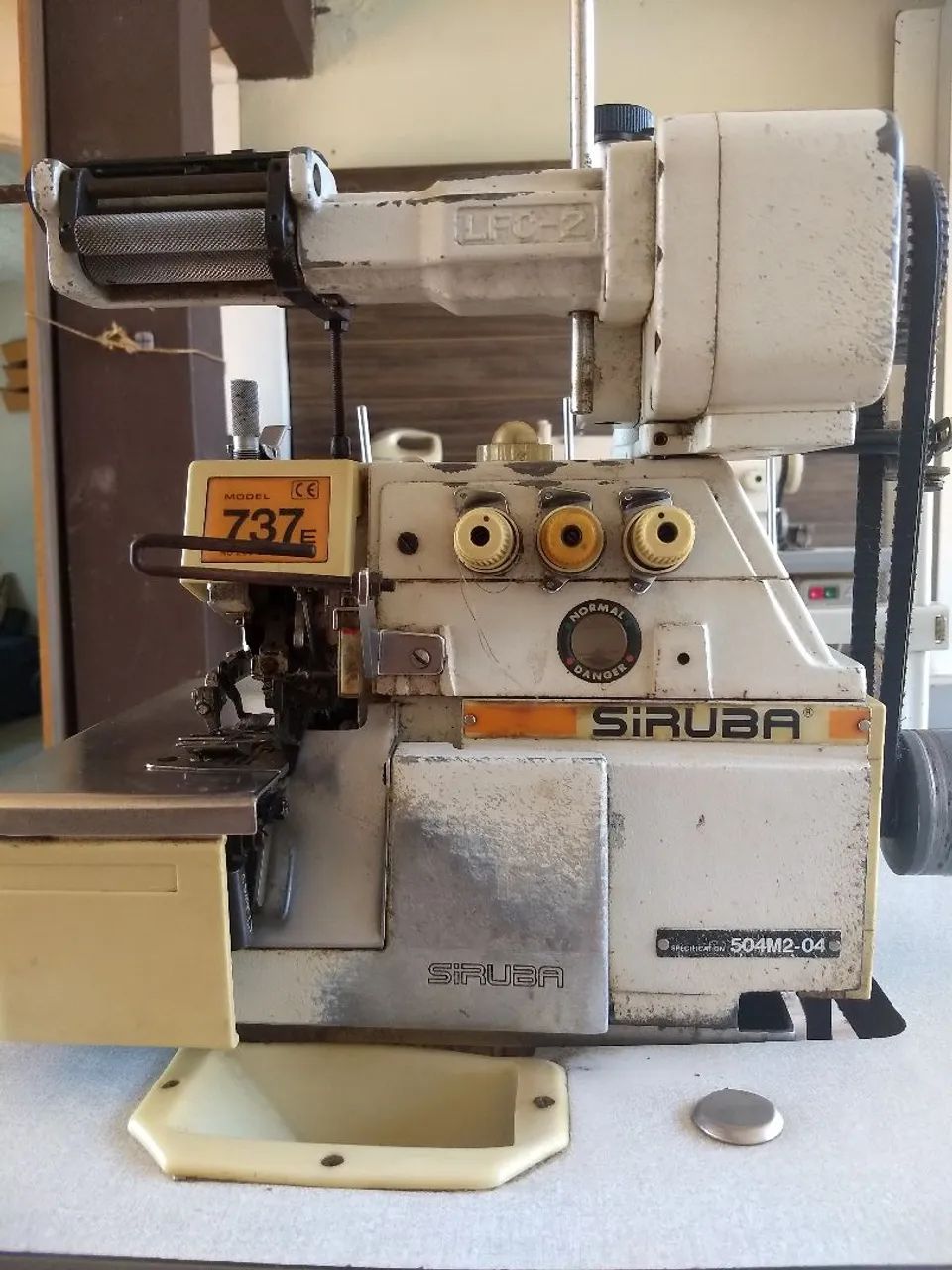 Máquina Industrial Elastiqueira Overlock Siruba 737  - Foto 2