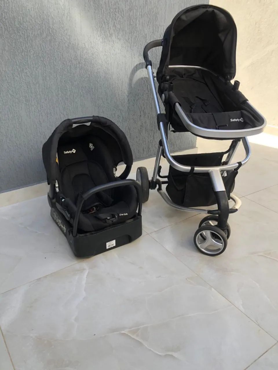 CARRINHO DE BEBÊ COM BEBÊ CONFORTO