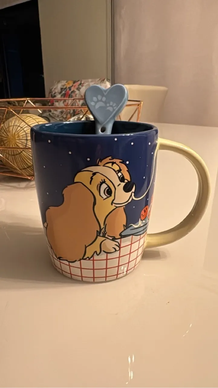 Caneca Lady e o Vira-lata com colher