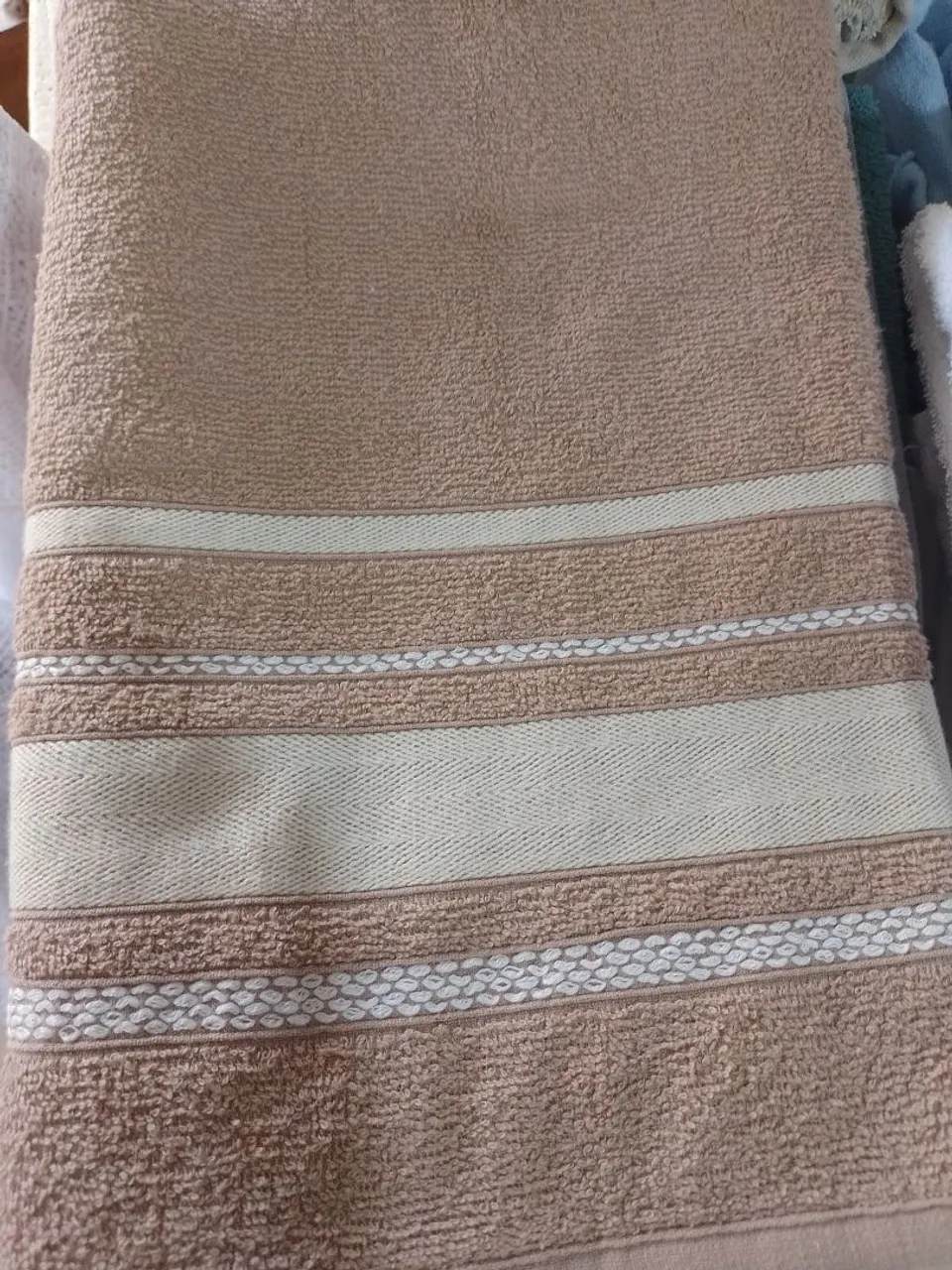 Toalha de Banho Bege com Detalhes