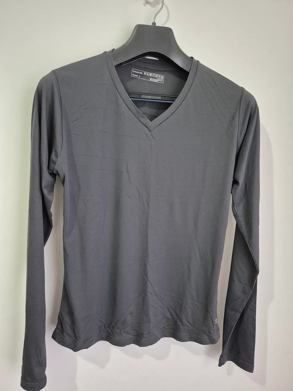 Camiseta Manga Longa V-Neck Cinza Lupo