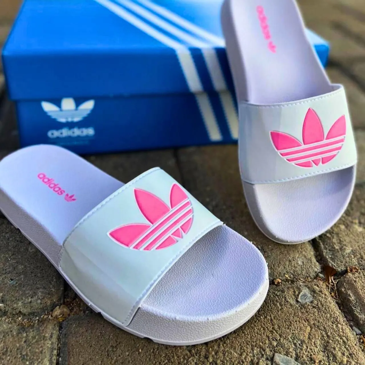 Chinelo Adidas Adilette - Rosa e Branco