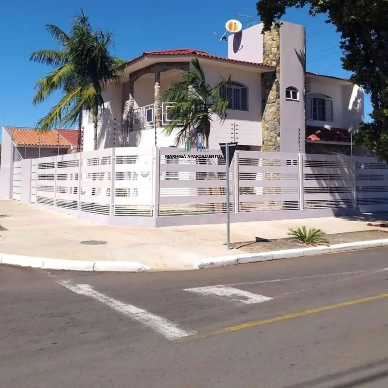 Casa à venda em Maringá, Jardim Alvorada, com 3 suítes, com 210 m²
