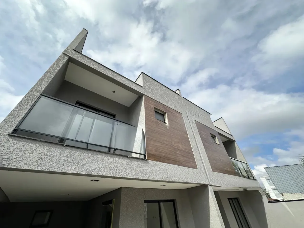 Sobrado com 3 quartos à venda por R$ 850000.00, 170.00 m2 - CAPAO RASO - CURITIBA/PR