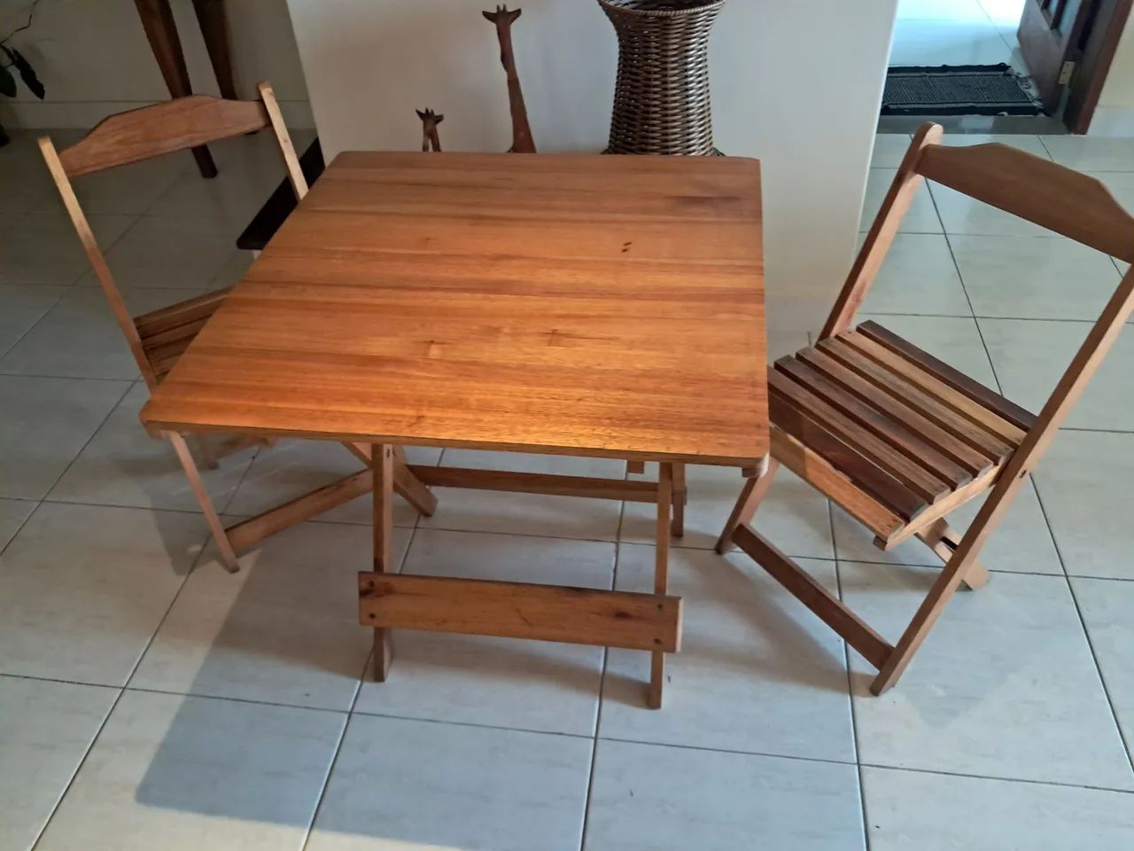 Mesa dobrável com 2 cadeiras - Foto 2