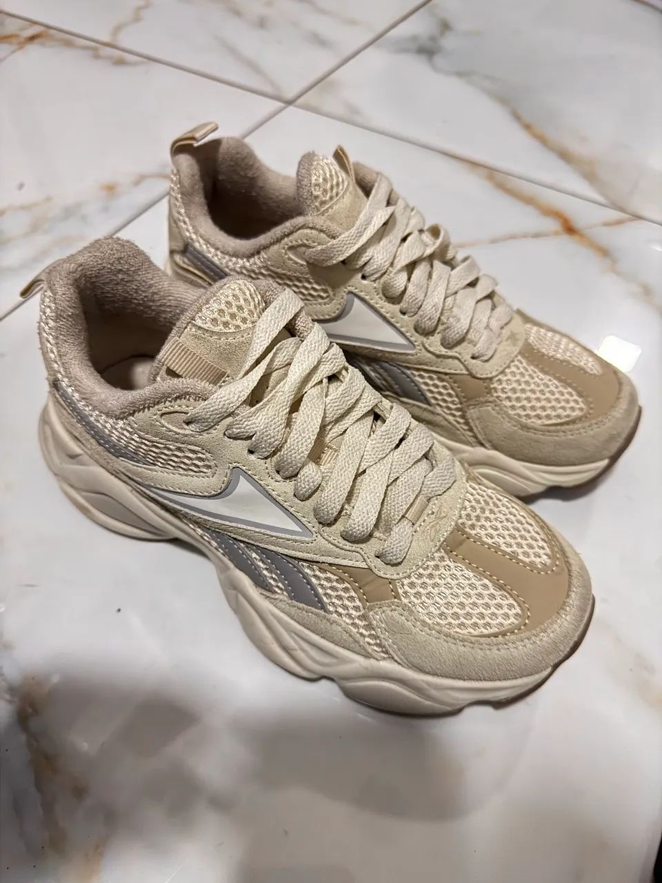 Tênis REEBOK BEGE QUE COMBINA COM TUDO  - Foto 3