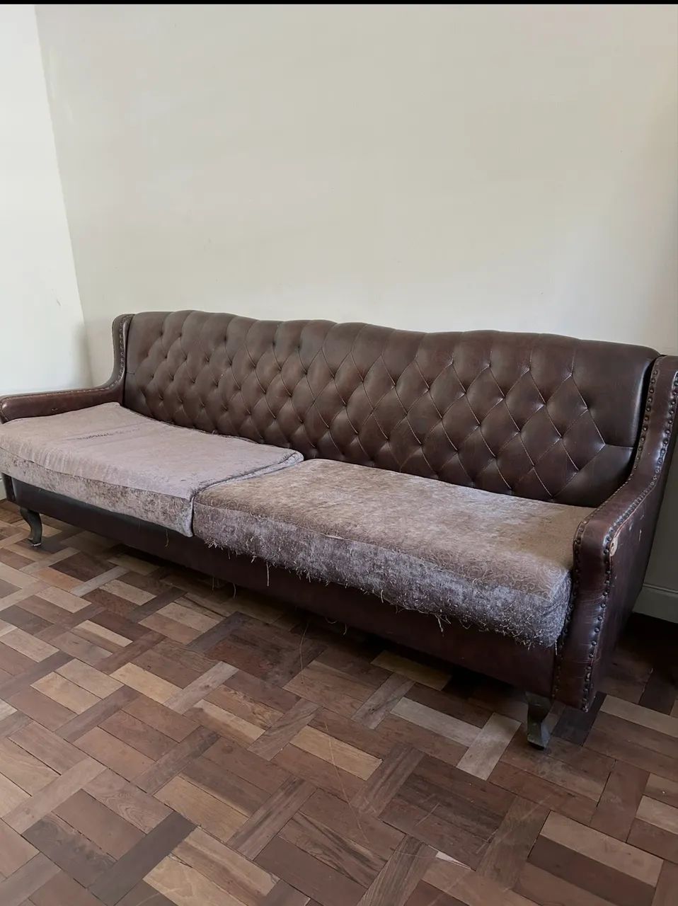 SOFA RETRO COURO - Foto 2