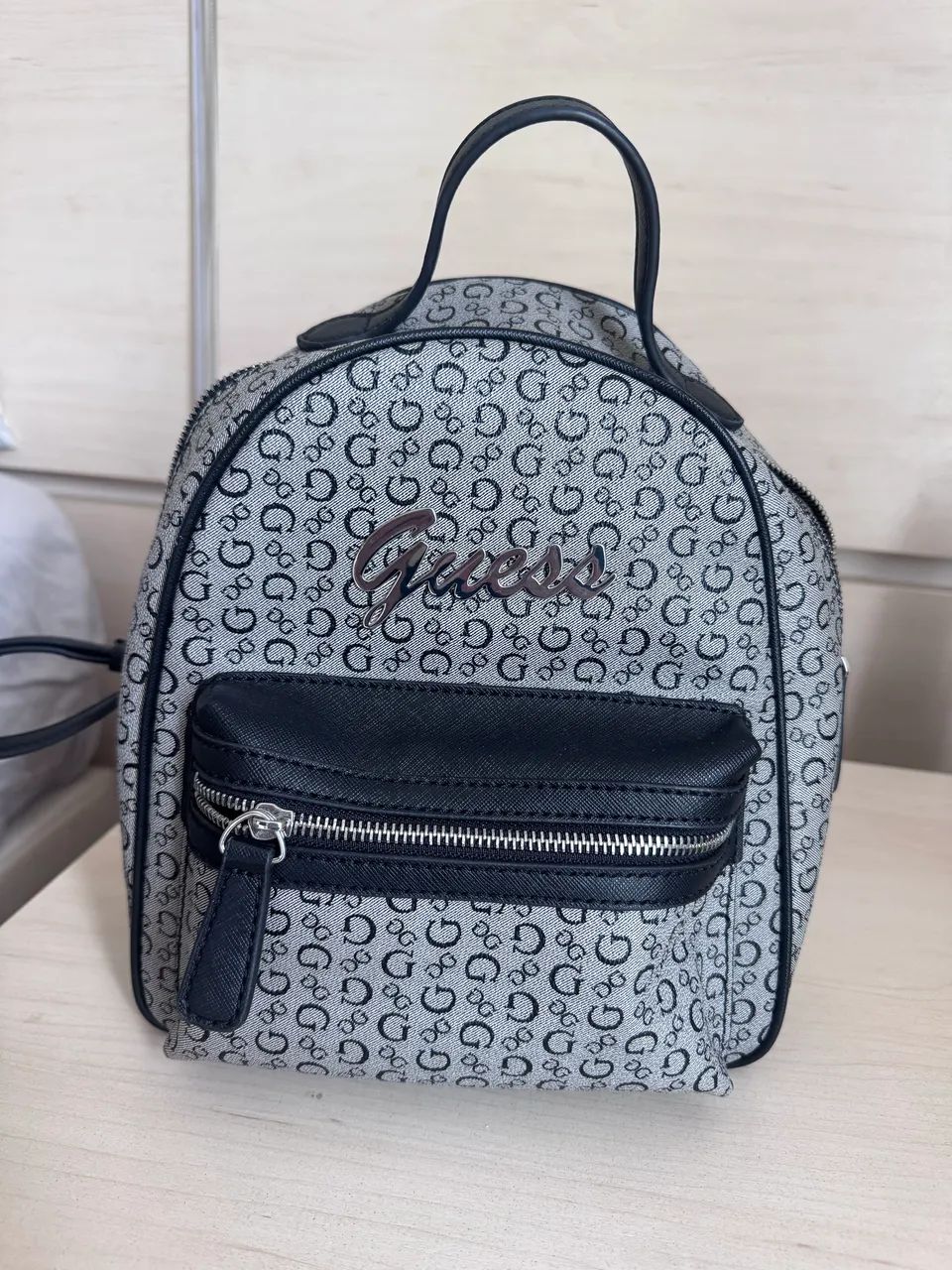 Bolsa - Mochila Guess original. Nova.