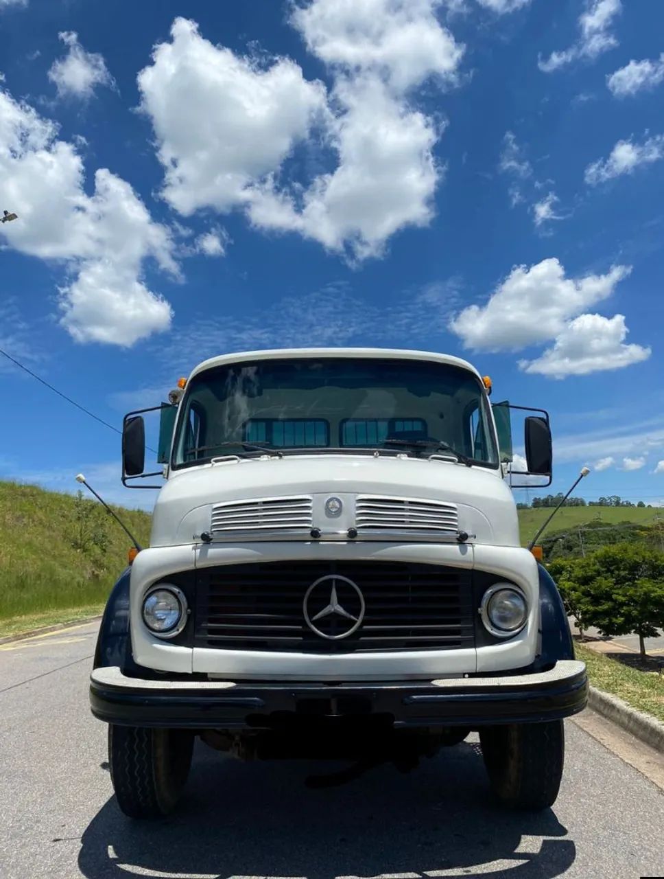 Caminhão Truck mb 2013 