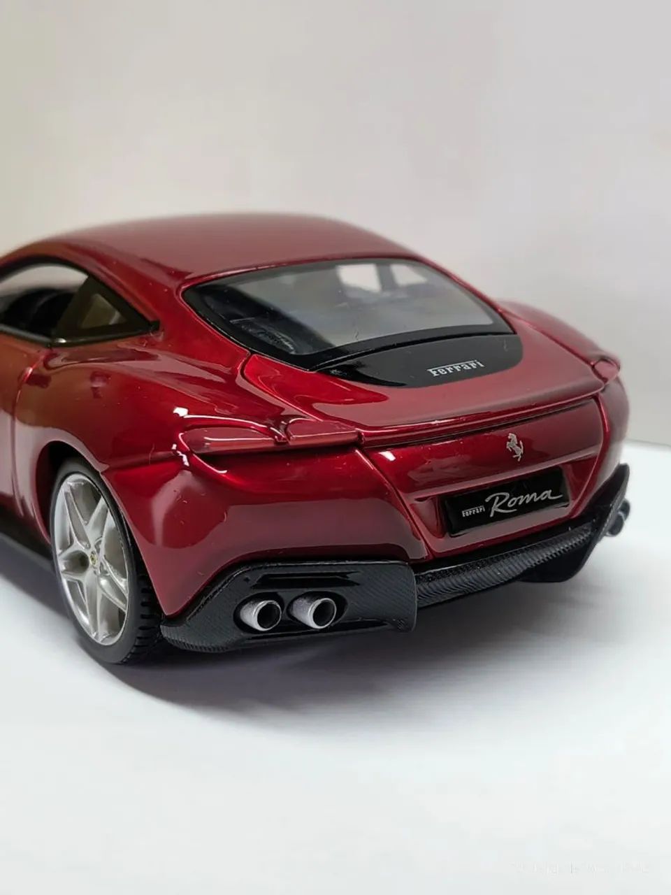 Ferrari Roma Carro de ferro Escala 1/24 - Foto 3