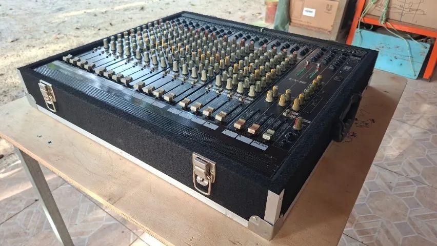 Mesa STANER UX-16 com CASE - Foto 5
