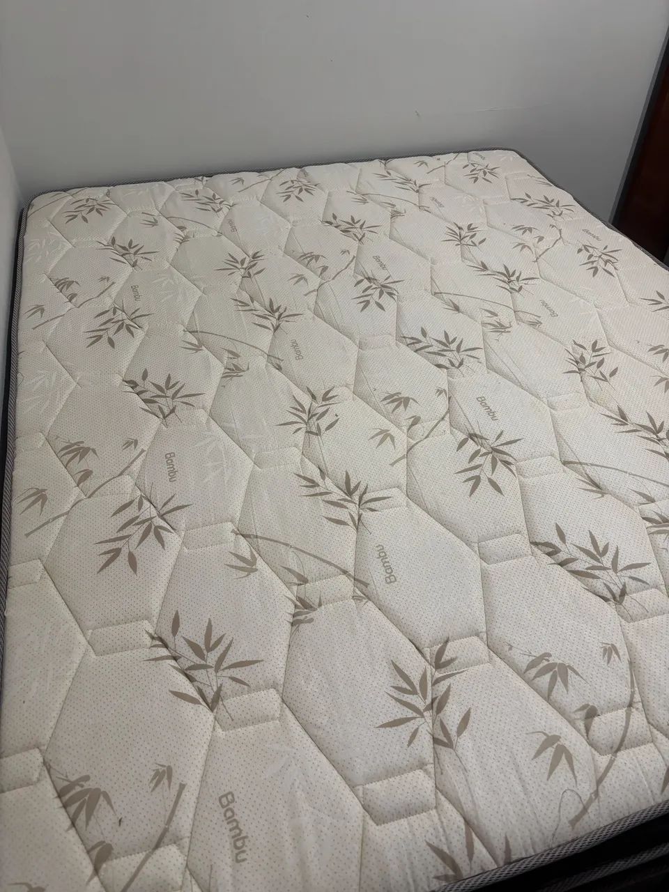 Colchão + Cama Box Queen Size Muito Novo