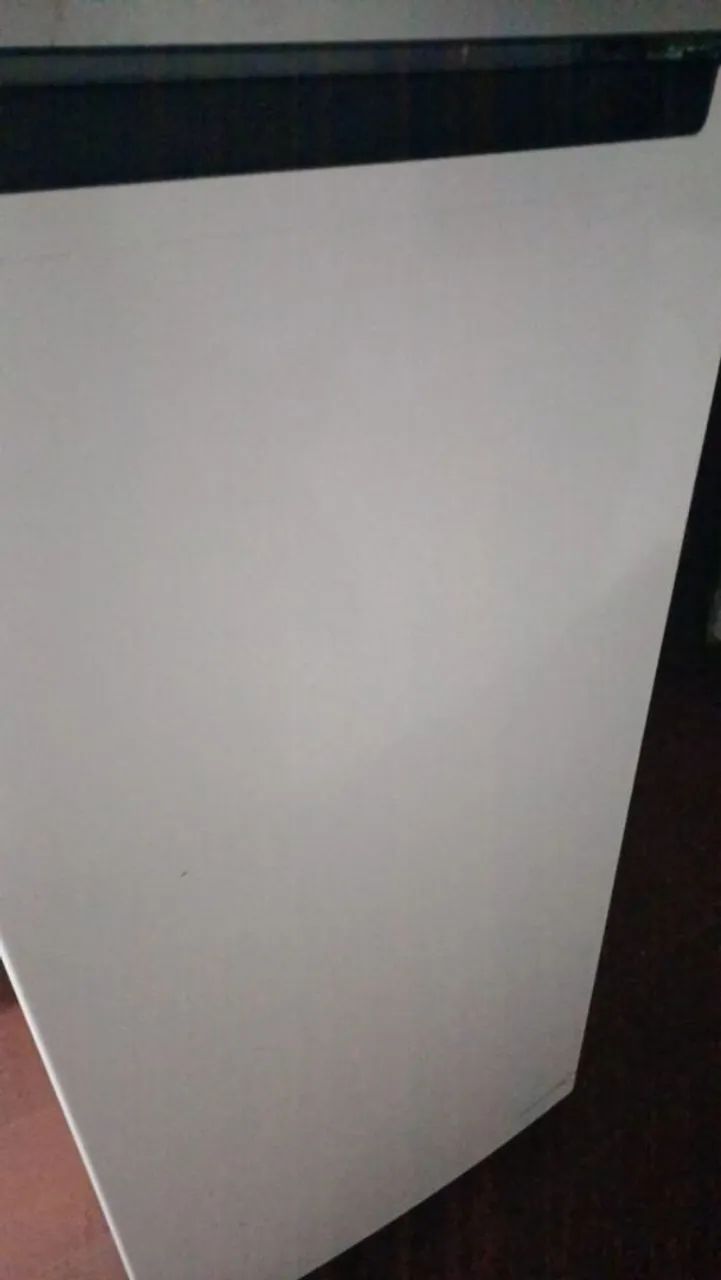Vendo geladeira semi nova sem marca de uso - Foto 4