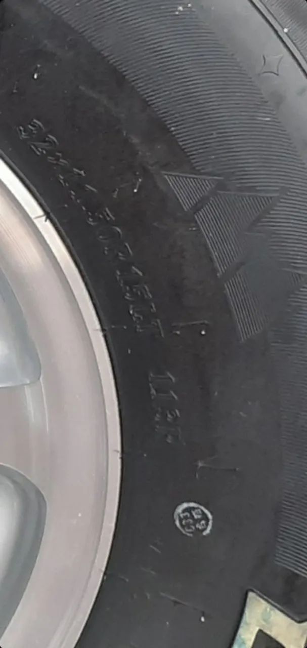 4 Pneus Novos 32x11.50R15LT com Rodas de Liga Revitalizadas
