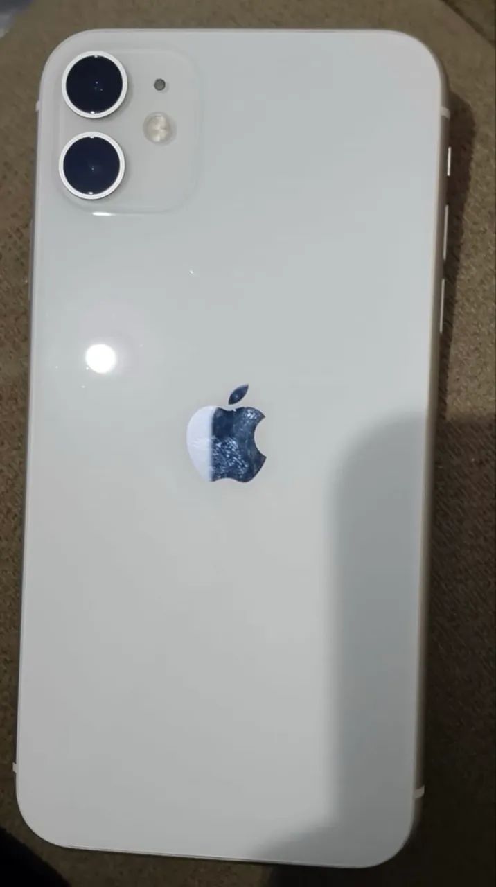 Vendo iPhone 11 64gb branco sem detalhes 