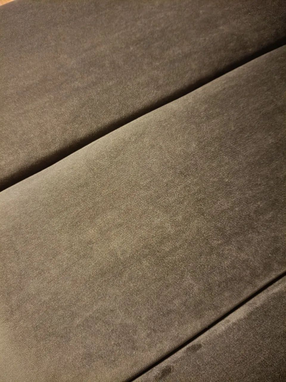 Cabeceira de cama casal estofada em veludo marrom - Foto 2