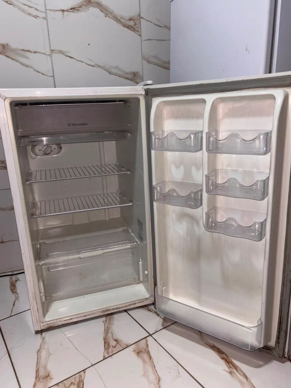 Frigobar Grande (ELETROLUX) 122L  - Foto 3