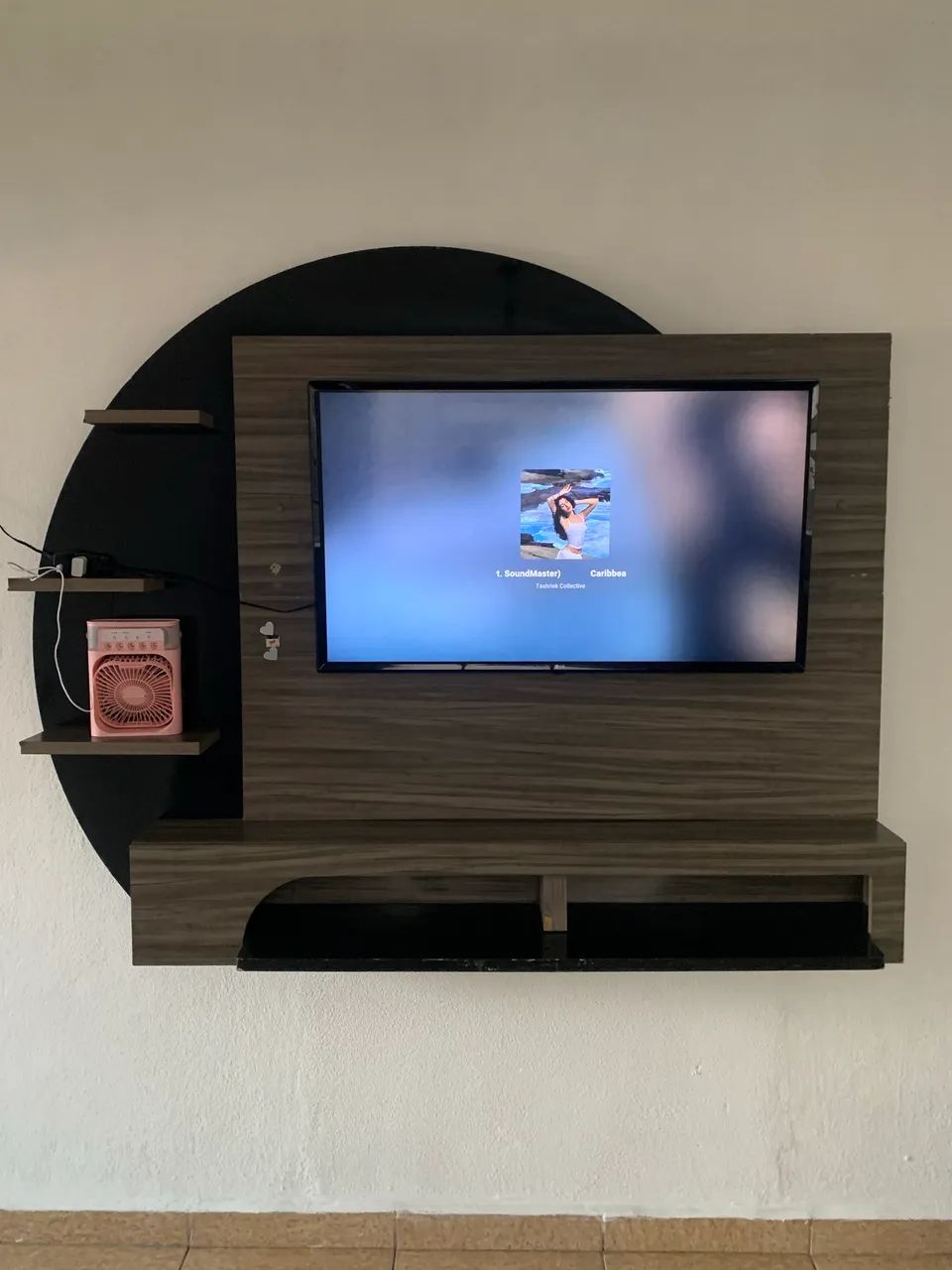 Painel para TV com Rack e Prateleiras