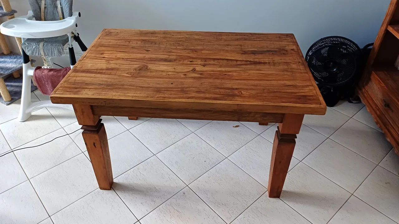 MESA DE MADEIRA MACIÇA PARA 6 LUGARES - Foto 2