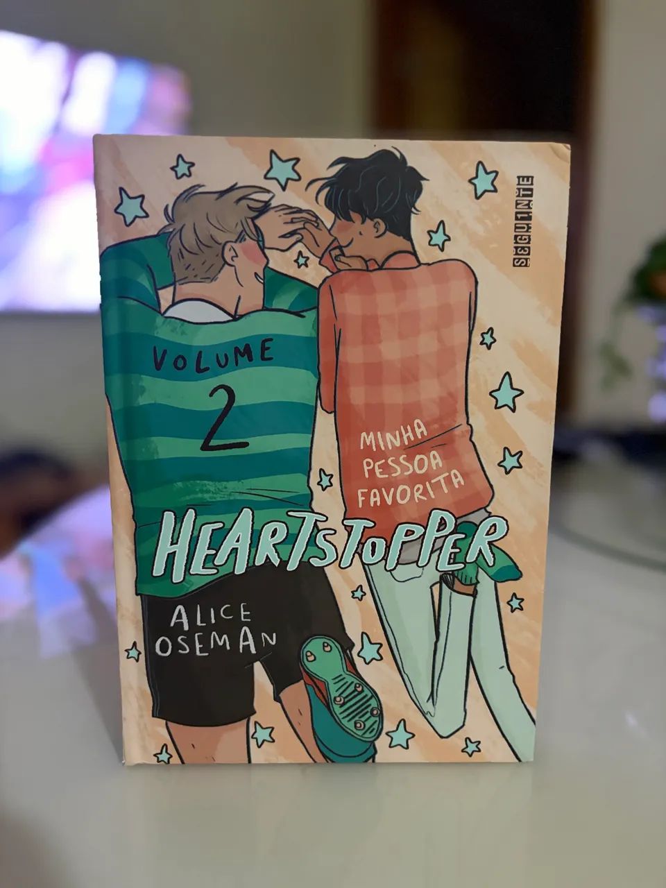 Vendo 2 mangás e 2 livros - Foto 2
