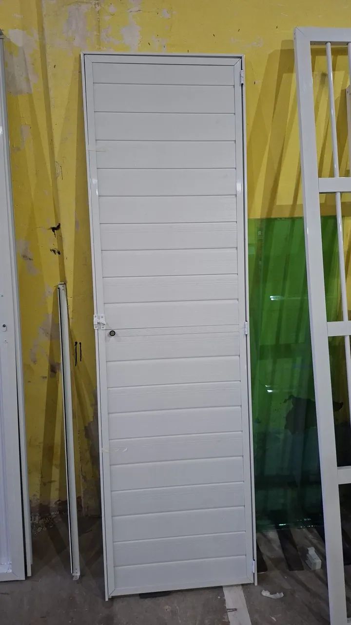 Porta de alumínio com pvc.