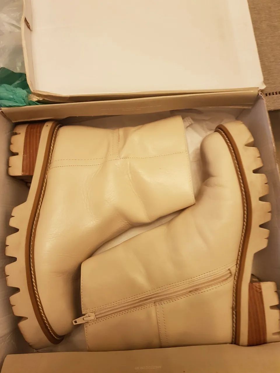Bota em couro Arezzo