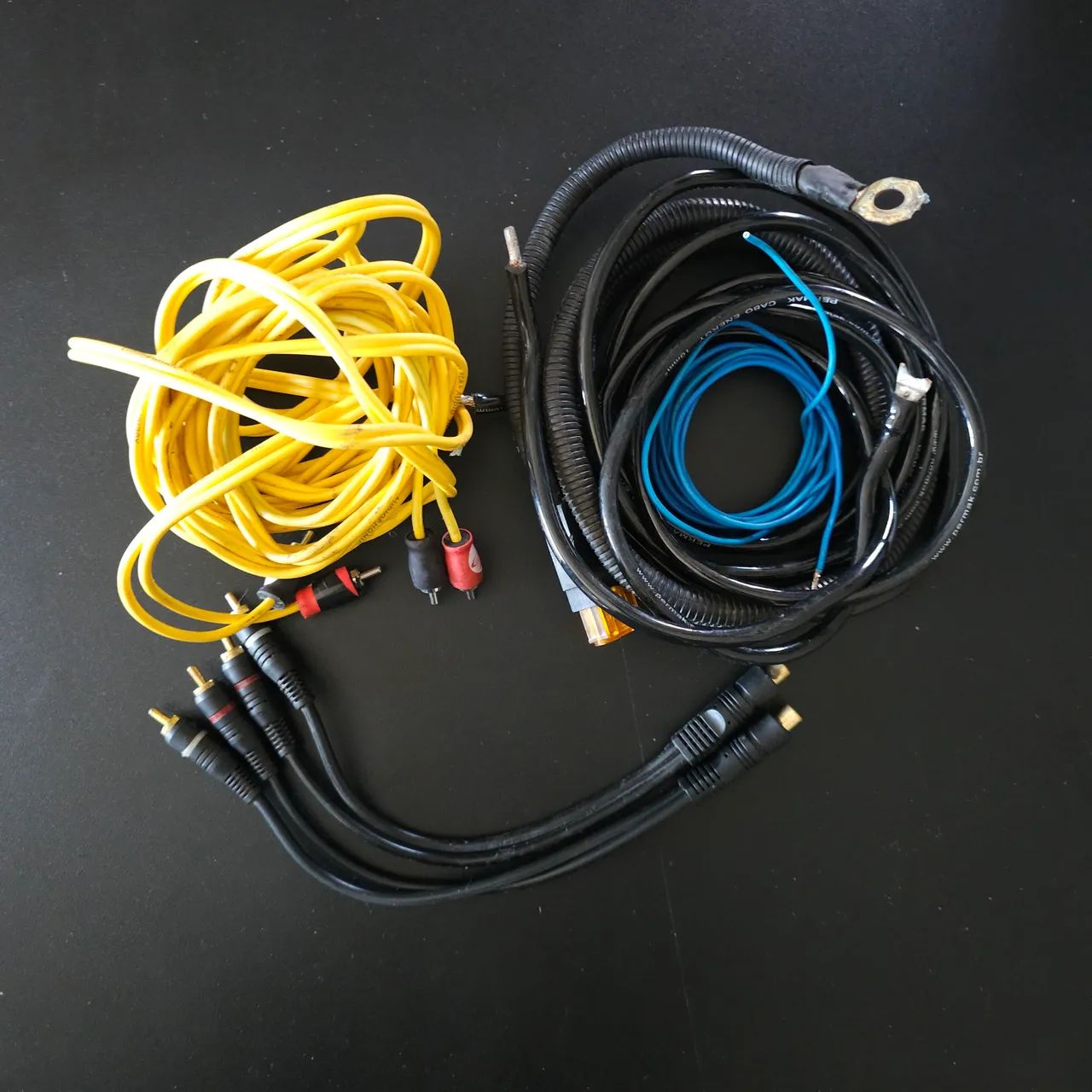 Kit instalação de som C/ cabo RCA, split rca, força e fusível.