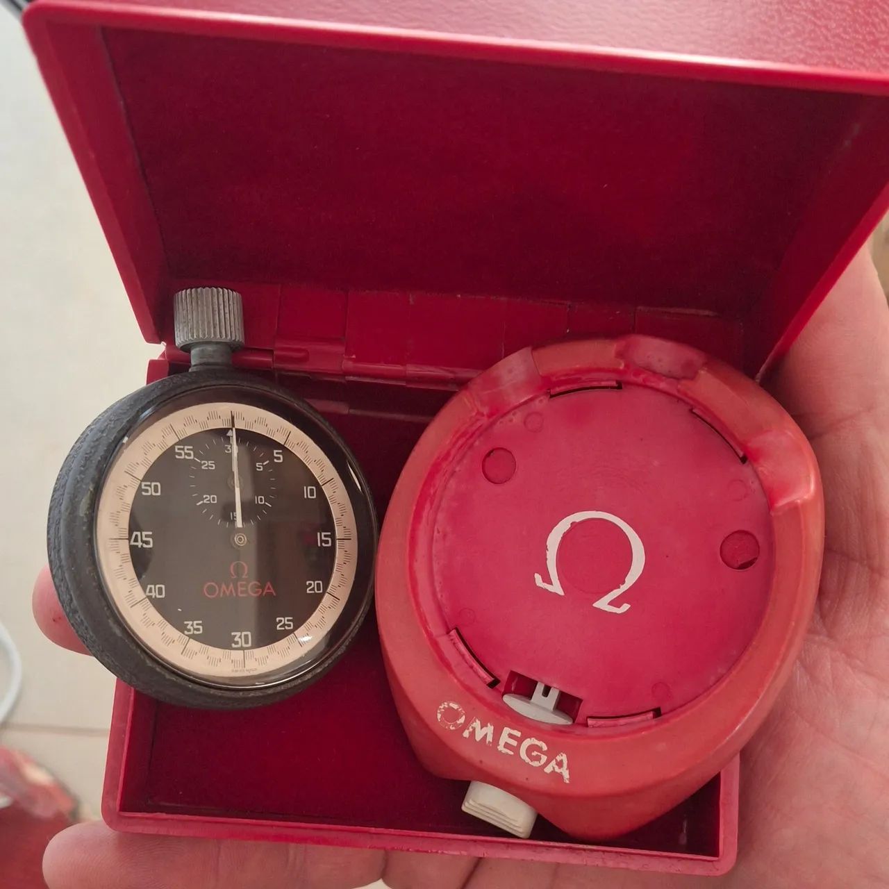 Raro conjunto - Cronógrafo Omega com suporte e caixa - Relógio - Cronógrafo 