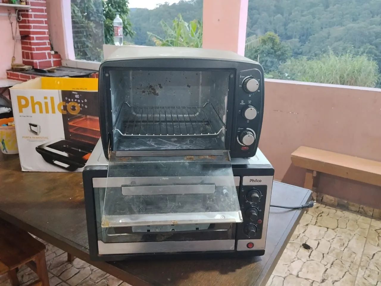 No fornos elétrico e um bebedouro elétrico 