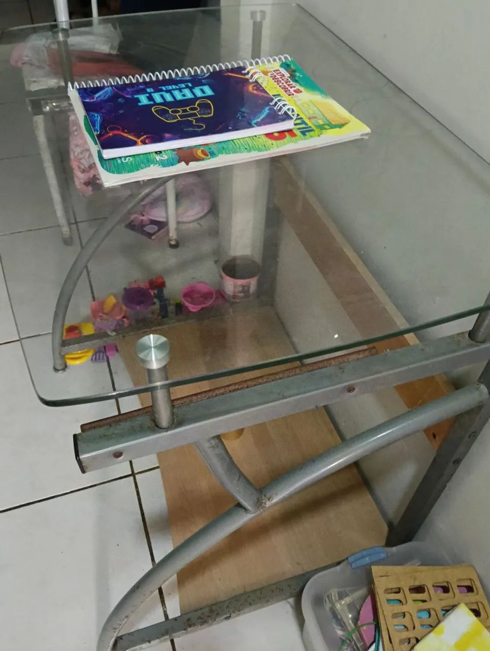 Mesa de estudo de vidro e ferro - Foto 4