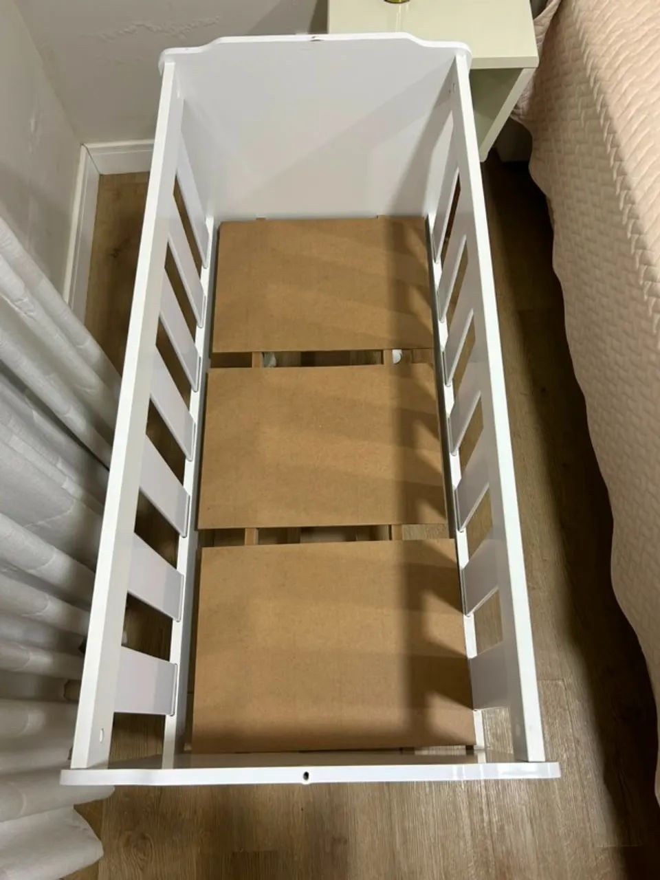 Mini berço mdf branco com rodinhas acompanha colchão Ortobom - Foto 2