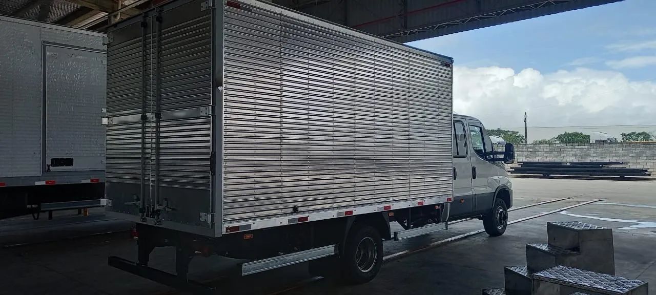 Vendo baú caminhão 4,50 comprimento  - Foto 2