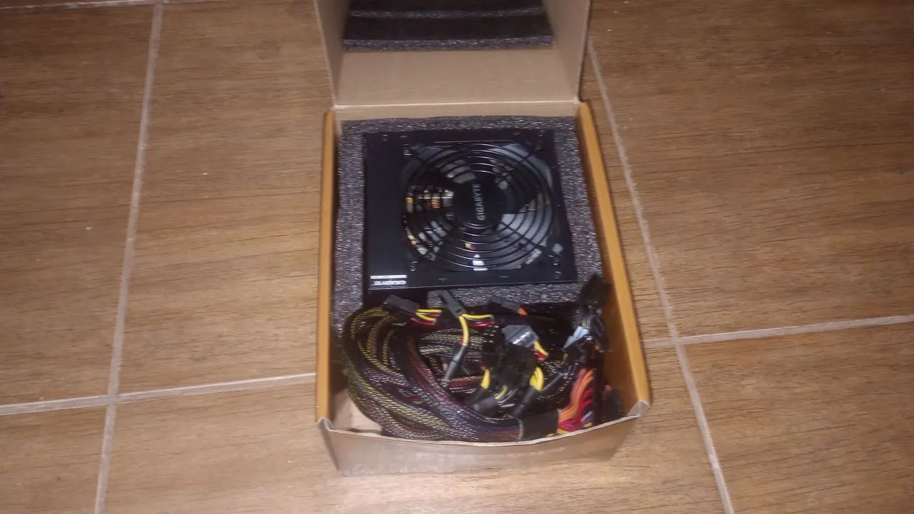 fonte gigabyte 650w real - Foto 2