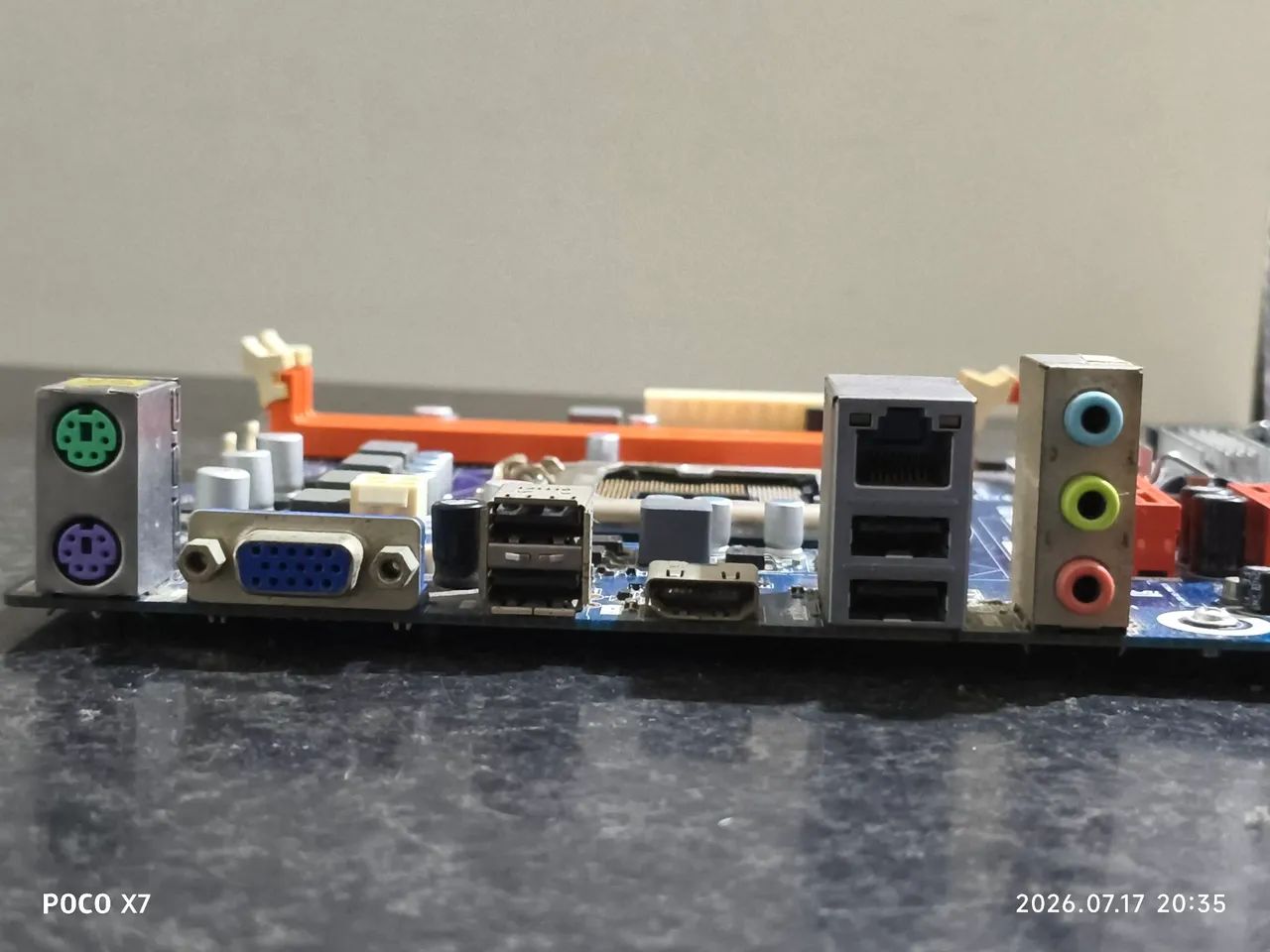 Placa mãe com defeito, modelo ipmh61p1 - Foto 3