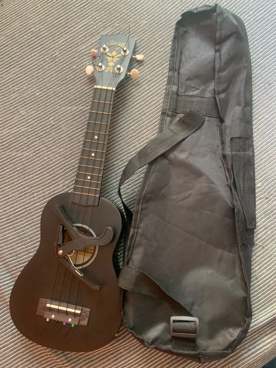 Vendo Ukulele  preto  - Foto 4