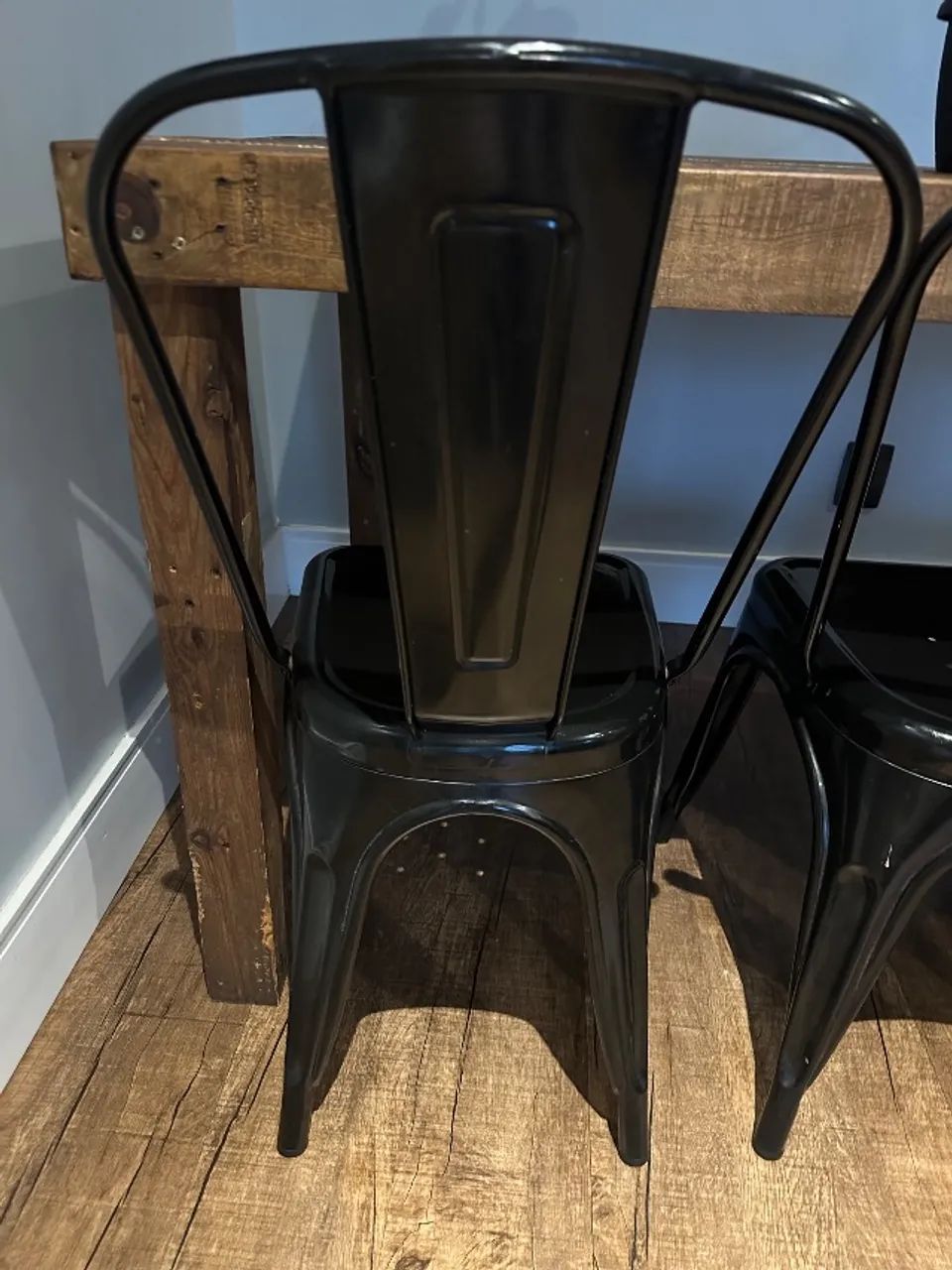 OPORTUNIDADE! Mesa jantar madeira rústica com 4 cadeiras. Ótima qualidade/ estado! - Foto 4