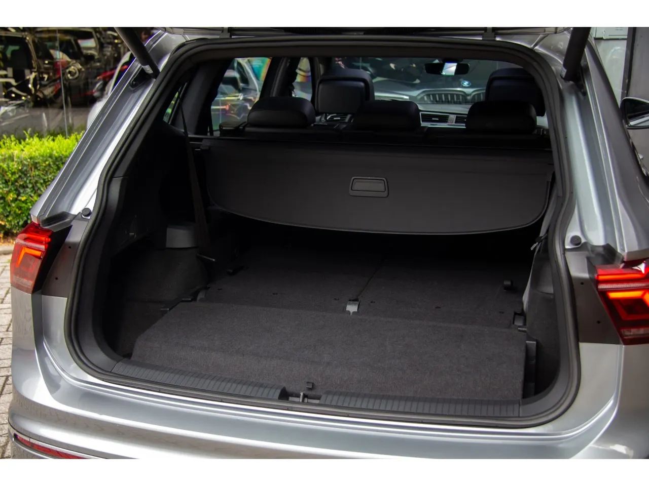 Volkswagen Tiguan Allspac R-Line 300 TSI 2.0, foto 8 de 16