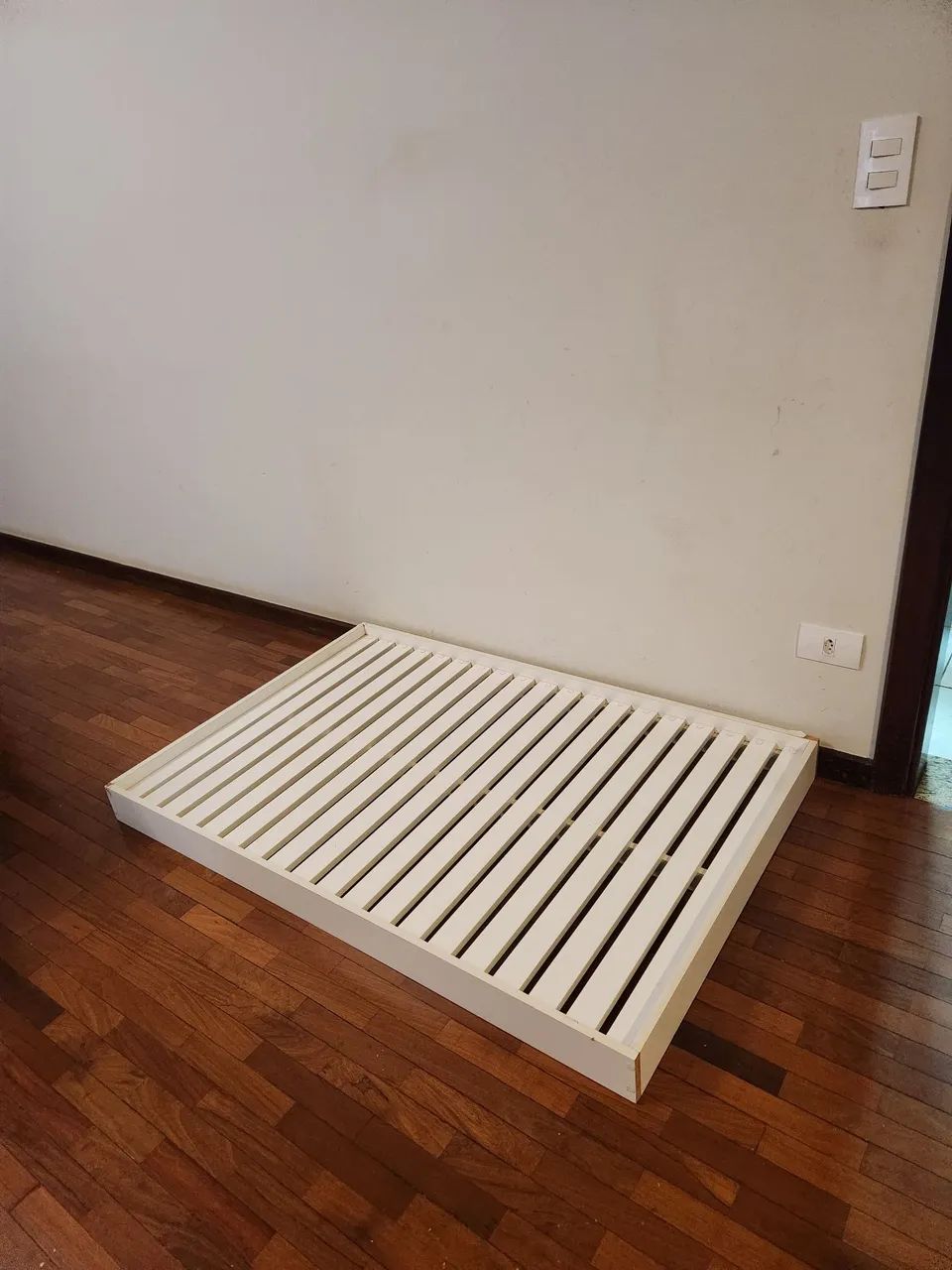 Cama montessoriana infantil