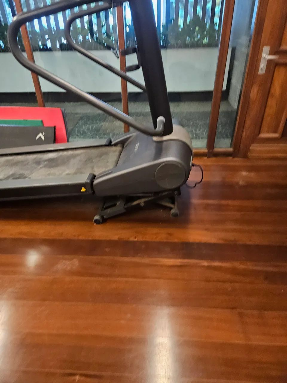 Esteira com elevação Technogym - Foto 5