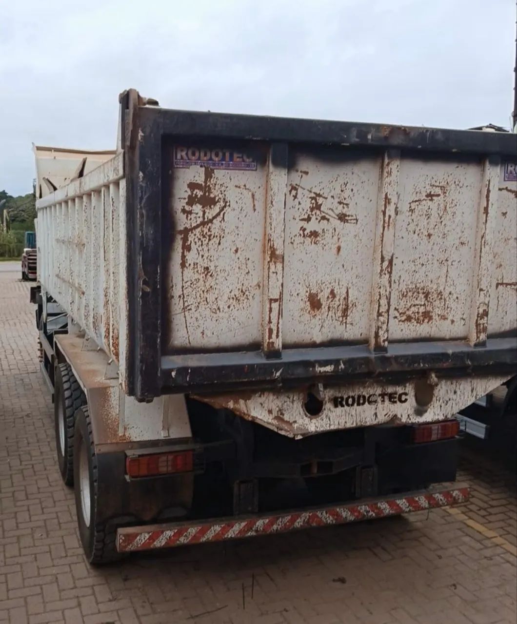 MB 2730 ano 2021, 6x4, com caçamba de 12 ?, automático, em SP - Foto 3