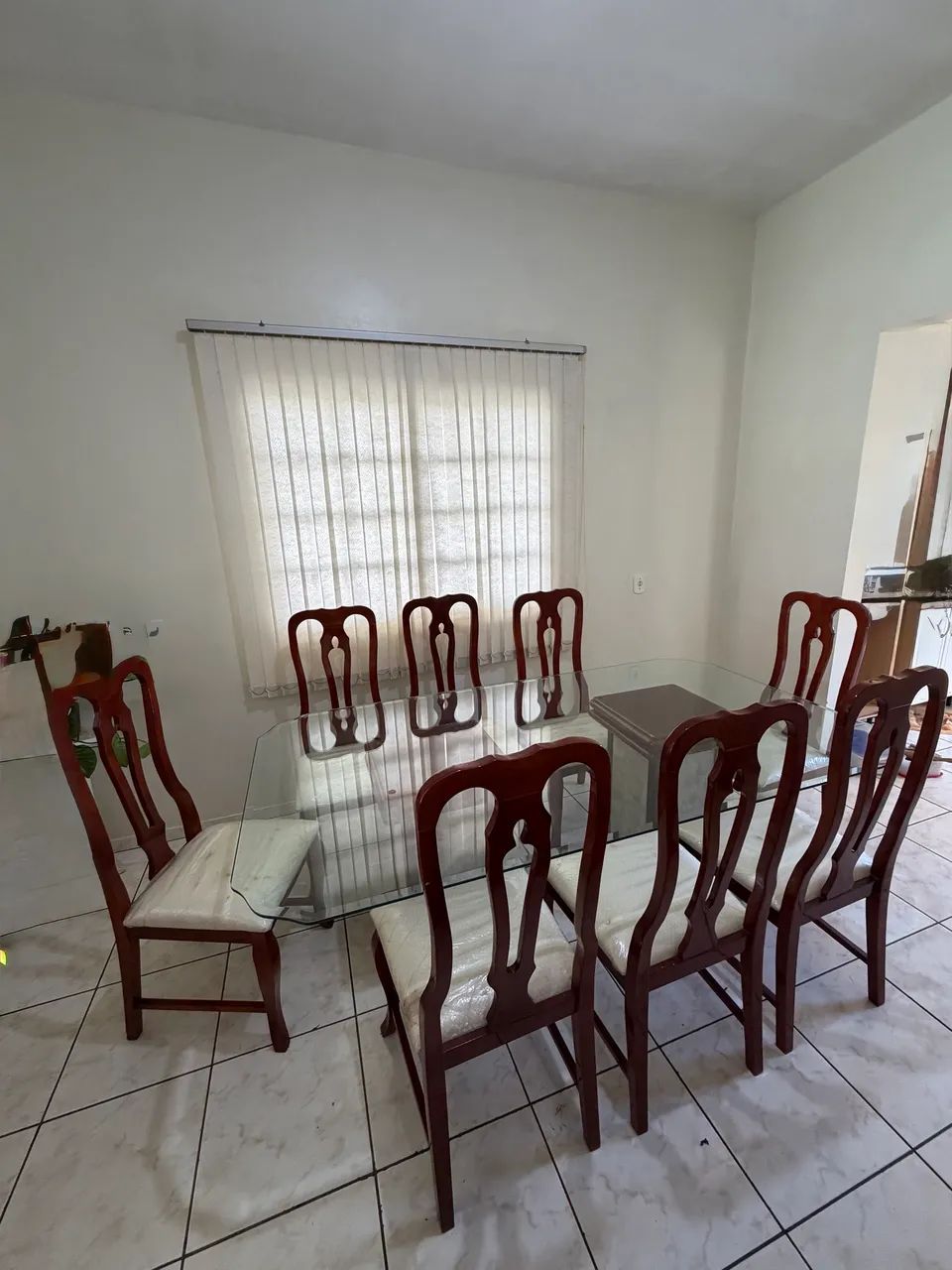 Sala de Jantar com aparador e espelho