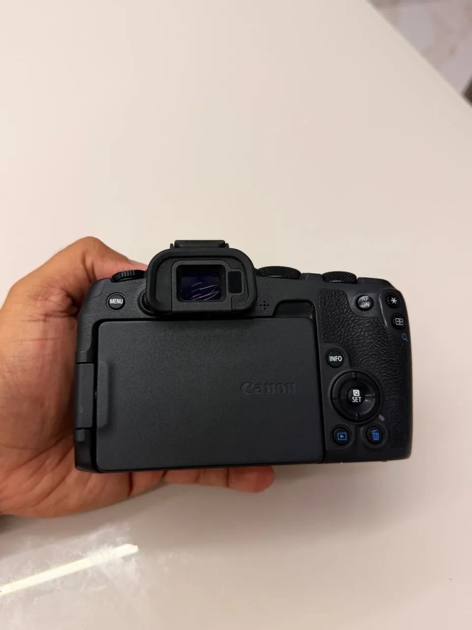 Câmera Cânon EOS R8 - Foto 4