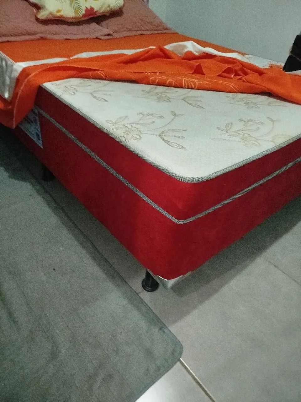 Cama de casal semi nova