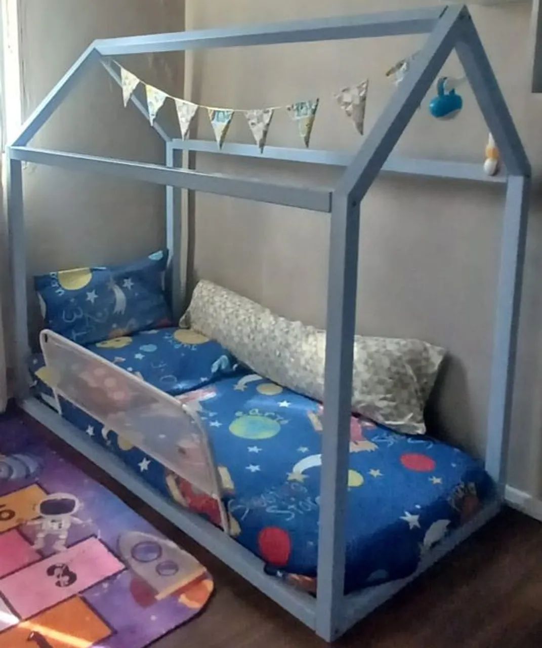 Cama infantil casinha. Vai com colchão e alguns lençóis - Foto 3