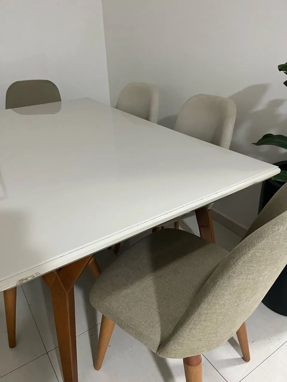 Mesa com 6 cadeiras