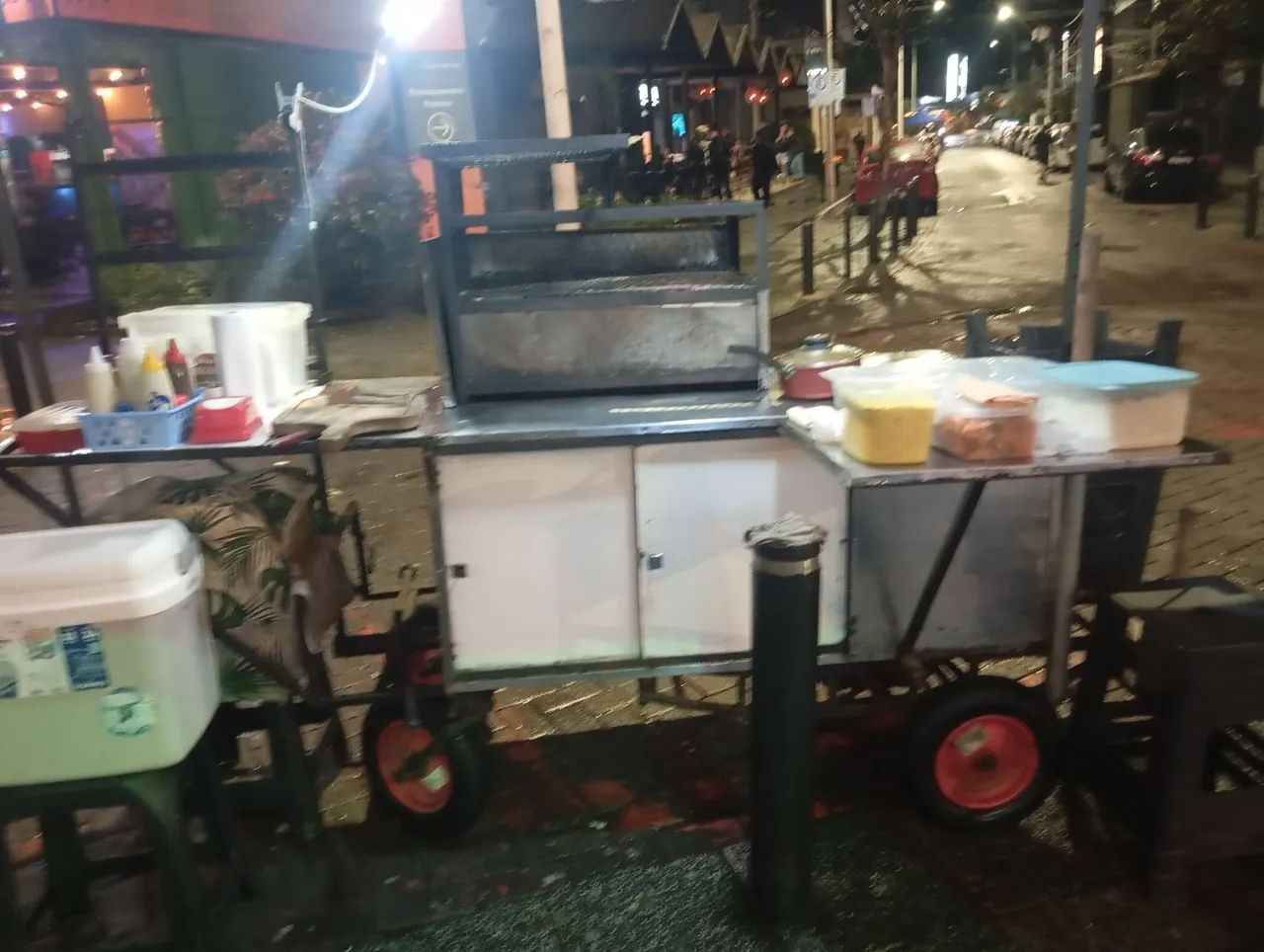Carrinho de churrasco pronto pra trabalhar valor 1500 reais 