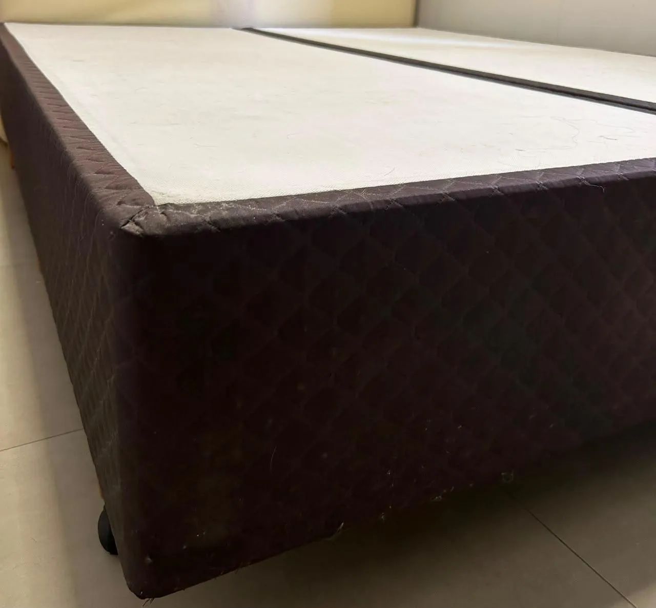 CAMA DE CASAL QUEEN-SIZE EM BOM ESTADO - Foto 3