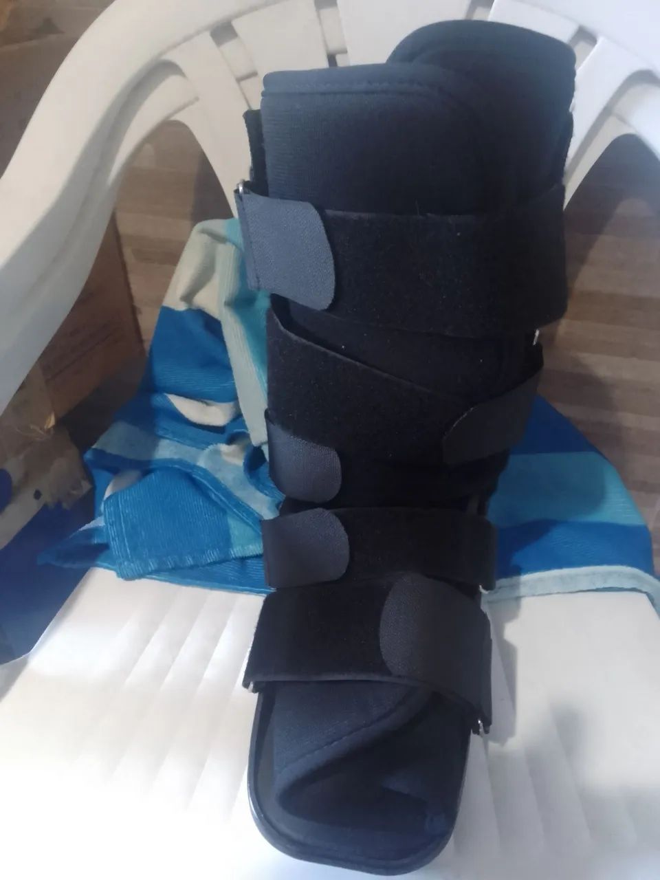 Vende-se bota ortopédica.