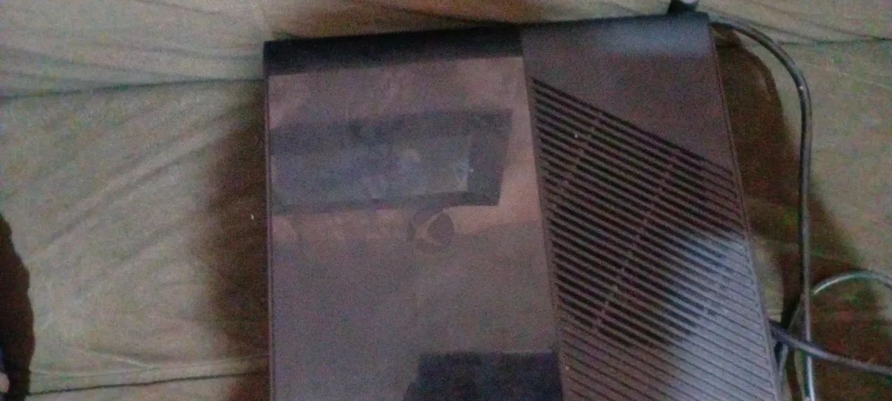 XBOX 360E COM PEQUENOS DEFEITOS E SEM CONTROLE  - Foto 4